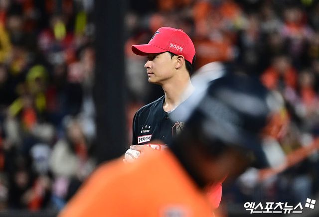 KIA 타이거즈 투수 곽도규가 좌측 주관절 굴곡근 및 인대 손상 진단을 받았다. 향후 내측측부인대 재건술을 받을 예정이다. 엑스포츠뉴스 DB