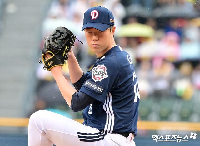 두산 투수 김유성은 지난 12일 잠실구장에서 열린 '2025 신한 SOL Bank KBO 리그' LG와 주말 3연전 두 번째 경기에서 선발 등판했다. 최고 구속 시속 151㎞ 빠른 공을 던졌지만, 효율적인 투구를 하지 못해 3⅔이닝 2실점 하며 조기 강판 됐다. 엑스포츠뉴스 DB 
