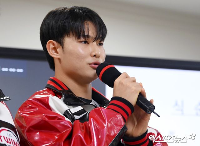 LG 투수 김영우는 '2025 신세계 이마트배 전국고교야구대회' 우승을 차지한 서울고 후배들에게 축하 메시지를 전했다. 엑스포츠뉴스 DB