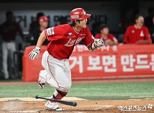 1일 오후 수원KT위즈파크에서 열린 '2024 신한 SOL Bank KBO리그' SSG 랜더스와 KT 위즈의 5위 결정전 경기, 5회초 2사 1,2루 SSG 최정이 역전 적시타를 날리고 있다. 엑스포츠뉴스DB