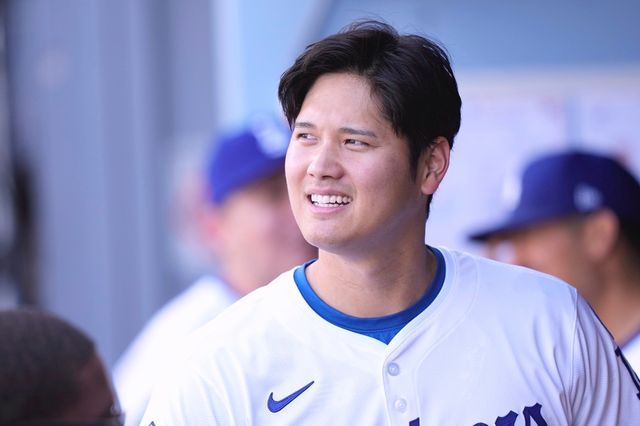 미국 메이저리그 LA 다저스의 오타니 쇼헤이가 15일(한국시간) 미국 캘리포니아주 로스앤젤레스의 다저 스타디움에서 열린 2025 메이저리그 콜로라도 로키스와의 홈 경기에서 시즌 5호 홈런을 터뜨리고 팀 승리를 견인했다. 사진 연합뉴스