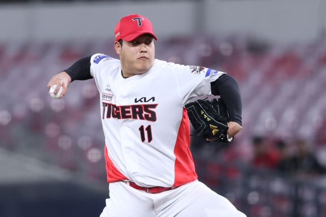 15일 오후 광주-KIA챔피언스필드에서 열린 '2025 신한 SOL Bank KBO리그' KT 위즈와 KIA 타이거즈의 경기, KIA가 KT를 1:0으로 제압하고 2연승을 달렸다. 조상우는 1이닝 무피안타 무사사구 2탈삼진 무실점을 기록했다. KIA 타이거즈