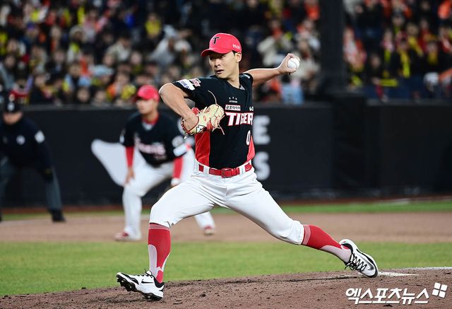 28일 오후 대전한화생명볼파크에서 열린 '2025 신한 SOL Bank KBO리그' 한화 이글스와 KIA 타이거즈의 경기, 7회말 2사 1,2루 KIA 곽도규가 역투하고 있다. 엑스포츠뉴스 DB