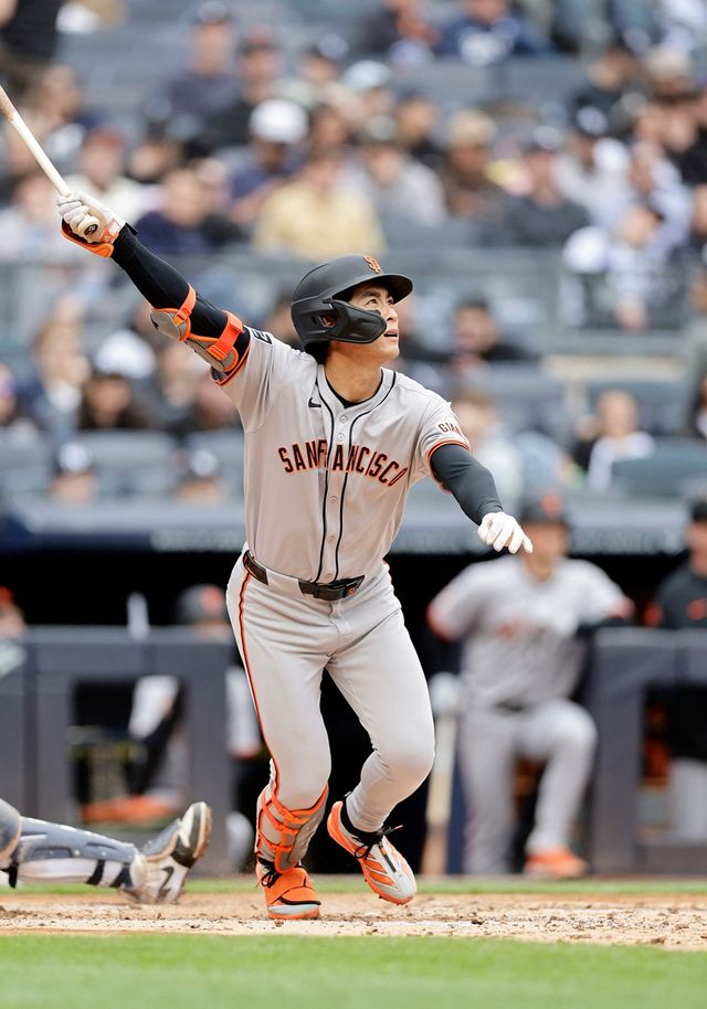 미국 메이저리그 샌프란시스코 자이언츠의 이정후가 16일(한국시간) )&nbsp;미국 펜실메이니아 주 필라델피아의 시티즌스 뱅크 파크에서 열린 2025 메이저리그 필라델피아 필리스와의 원정 경기에 3번타자 겸 중견수로 선발 출전, 멀티 히트를 기록했다.&nbsp;사진 연합뉴스