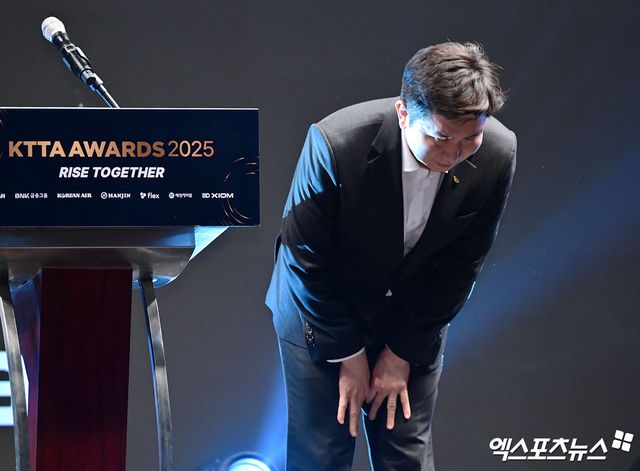 14일 오후 서울 종로구 JW메리어트동대문스퀘어서울에서 'KTTA AWARDS 2025'에 참석한 유승민 대한체육회장 당선인이 인사를 하고 있다. 엑스포츠뉴스DB