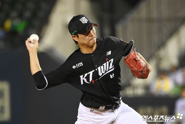 28일 오후 서울 송파구 잠실야구장에서 열린 '2024 신한 SOL Bank KBO리그' KT 위즈와 LG 트윈스의 경기, 10회말 KT 우규민이 역투하고 있다. 엑스포츠뉴스 DB