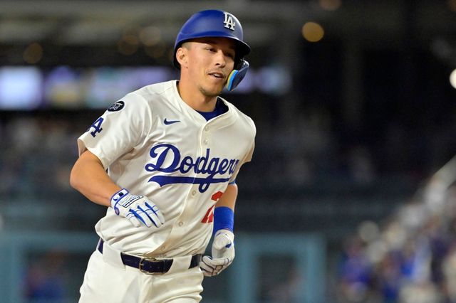 미국 메이저리그 LA 다저스의 토미 에드먼이 16일 미국 캘리포니아주 로스앤젤레스의 다저스타디움에서 열린 2025 메이저리그 콜로라도 로키스와의 홈 경기에서 5타수 4안타 1득점을 기록하고 팀의 2연승을 이끌었다. 사진 연합뉴스