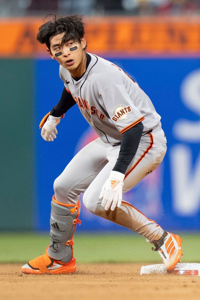 샌프란시스코 외야수 이정후는 17일(한국시간) 시티즌스 뱅크 파크에서 열린 '2025 메이저리그' 필라델피아 필리스전에서 3번타자 중견수로 선발 출전했다. 상대 에이스 놀라 상대 2루타를 포함해 멀티히트를 기록했다. 이날 2루타로 메이저리그 전체 2루타 1위 자리를 굳건히 지켰다. 연합뉴스 AP