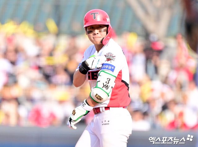 23일 오후 광주기아챔피언스필드에서 열린 '2025 신한 SOL Bank KBO리그' NC 다이노스와 KIA 타이거즈의 경기, 7회말 1사 KIA 박찬호가 2루타를 날린 후 세리머니를 하고 있다. 엑스포츠뉴스 DB