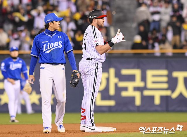 LG 트윈스 외국인 타자 오스틴 딘이 17일 잠실 삼성전에서 목 담 증세로 선발 라인업 제외가 결정됐다. 대타 출전도 어려울 전망이다. 엑스포츠뉴스 DB