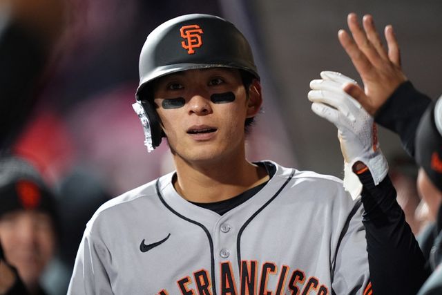 샌프란시스코 외야수 이정후는 17일(한국시간) 시티즌스 뱅크 파크에서 열린 '2025 메이저리그' 필라델피아 필리스전에서 3번타자 중견수로 선발 출전했다. 상대 에이스 놀라 상대 2루타를 포함해 멀티히트를 기록했다. 이날 2루타로 메이저리그 전체 2루타 1위 자리를 굳건히 지켰다. 연합뉴스 AP