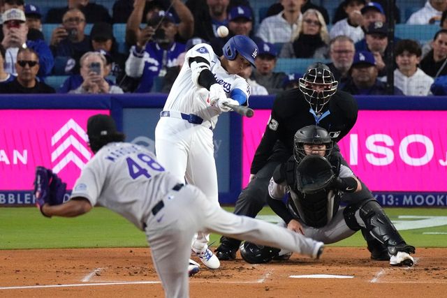 다저스 투타 겸업 스타 오타니는 17일(한국시간) 다저스타디움에서 열린 '2025 메이저리그' 콜로라도전에서 1번 지명타자로 선발 출전했다. 홈런포를 포함해 멀티히트, 2타점으로 활약해 라인업에 활력을 불어넣었다. 연합뉴스 AP