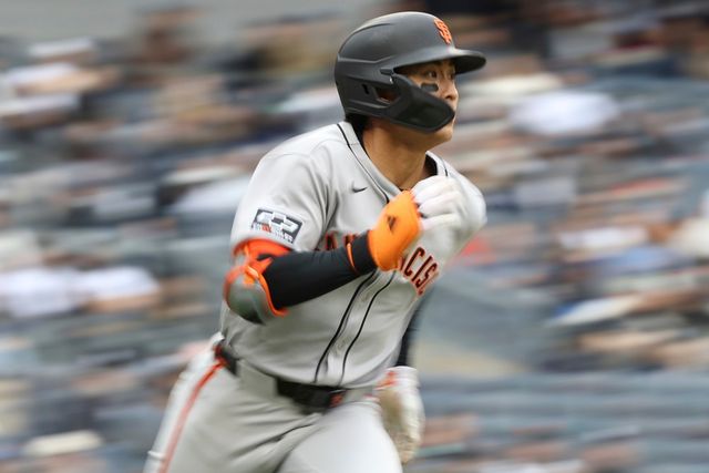 샌프란시스코 외야수 이정후는 17일(한국시간) 시티즌스 뱅크 파크에서 진행 중인 '2025 메이저리그' 필라델피아 필리스전에서 3번타자 중견수로 선발 출전했다. 상대 에이스 놀라에게 2루타를 쳐내며 메이저리그 전체 2루타 1위 기록을 이어가고 있다. 연합뉴스 AP