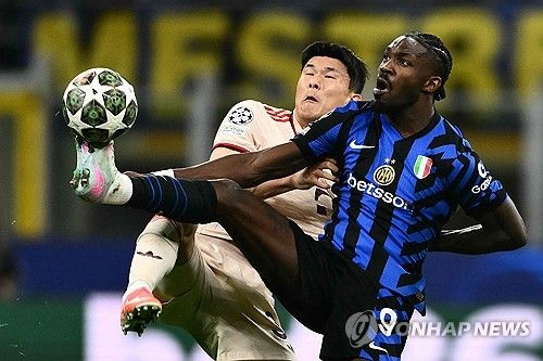 뱅상 콤파니 감독이 이끄는 바이에른 뮌헨이 17일(한국시간) 이탈리아 밀라노에 있는 산시로에서 열린 인터 밀란과의 2024-2025시즌 유럽축구연맹(UEFA) 챔피언스리그 8강 2차전에서 2-2 무승부를 기록했다.&nbsp;현지 매체들은 김민재를 집중포화 했다. 독일 유력지 빌트는 김민재에게 줄 수 있는 가장 낮은 평점인 6점을 줬다. 양 팀 통틀어 최저였다. 독일 매체들은 6~1점 순으로 좋은 평가를 한다.&nbsp;축구 전문지인 '키커'는 김민재에게 역시 양 팀 통합 최저 평점인 5점을 줬다.&nbsp;연합뉴스