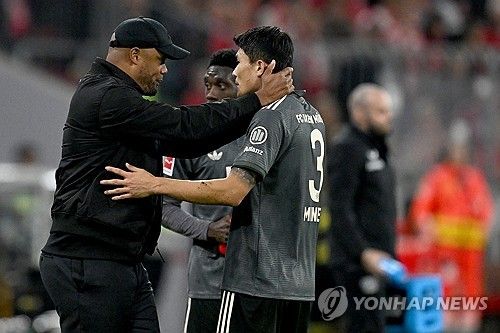 뱅상 콤파니 감독이 이끄는 바이에른 뮌헨이 17일(한국시간) 이탈리아 밀라노에 있는 산시로에서 열린 인터 밀란과의 2024-2025시즌 유럽축구연맹(UEFA) 챔피언스리그 8강 2차전에서 2-2 무승부를 기록했다.&nbsp;현지 매체들은 김민재를 집중포화 했다. 독일 유력지 빌트는 김민재에게 줄 수 있는 가장 낮은 평점인 6점을 줬다. 양 팀 통틀어 최저였다. 독일 매체들은 6~1점 순으로 좋은 평가를 한다.&nbsp;축구 전문지인 '키커'는 김민재에게 역시 양 팀 통합 최저 평점인 5점을 줬다.&nbsp;연합뉴스