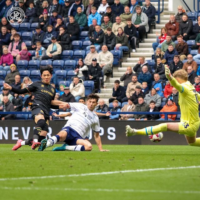 QPR이 18일(한국시간) 영국 프레스턴에 있는 딥데일에서 열린 프레스턴 노스 엔드와의 2024-2025시즌 잉글랜드 챔피언십 43라운드 원정 경기에서 후반 추가시간 극장골로 2-1 역전승을 거뒀다.&nbsp;QPR