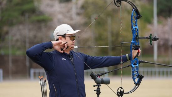 18일 원주양궁장에서 진행된 2025 양궁 국가대표 최종 2차 평가전을 통해 올 시즌 대한민국 양궁을 대표할 리커브∙컴파운드 국가대표가 선발됐다. 컴파운드 남자부에는&nbsp;최용희(현대제철) 김종호(현대제철) 이은호(한국체대), 여자부에는&nbsp;소채원(현대모비스), 심수인(창원시청), 한승연(한국체대)이 차례로 태극마크를 달았다.&nbsp;대한양궁협회 제공