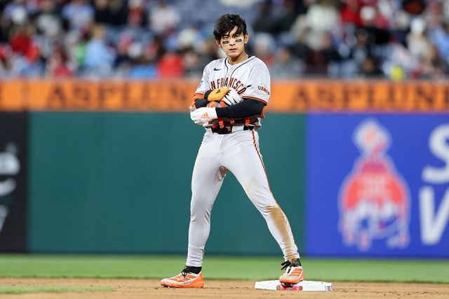 미국 메이저리그 샌프란시스코 자이언츠의 이정후가 18일(한국시간)&nbsp;미국 펜실베이니아주 필라델피아의 시티즌스 뱅크 파크에서 열린 2025 메이저리그 필라델피아 필리스와의 원정 경기에 대타로 출전, 내야 안타를 기록하면서 2경기 연속 안타 행진을 이어갔다. 사진 연합뉴스