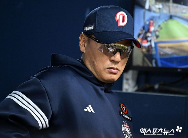 18일 오후 서울 송파구 잠실야구장에서 열린 '2025 신한 SOL Bank KBO리그' KIA 타이거즈와 두산 베어스의 경기, 두산 이승엽 감독이 경기를 지켜보고 있다. 잠실, 김한준 기자