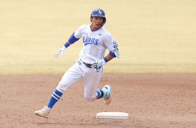 삼성 라이온즈 신인 내야수 심재훈이 경기에 출전해 주루하고 있다. 삼성 라이온즈