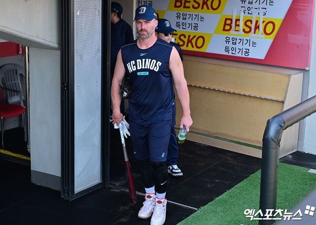 NC 내야수 데이비슨은 19일 대전한화생명볼파크에서 열릴 '2025 신한 SOL Bank KBO 리그' 한화와 정규시즌 두 번째 맞대결을 앞두고 1군 엔트리에서 빠졌다. 허리 담 증세로 당분간 출장이 힘들다. 엑스포츠뉴스 DB