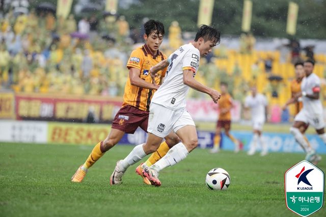 서울과 광주가 19일 오후 7시 서울월드컵경기장에서 ‘하나은행 K리그1 2025’ 9라운드 맞대결을 갖는다. 두 팀이 선발 명단을 발표했다. 한국프로축구연맹