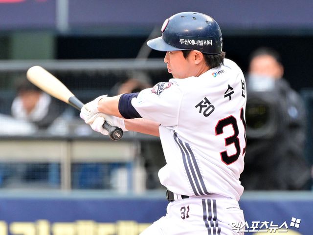 19일 오후 서울 송파구 잠실야구장에서 열린 '2025 신한 SOL Bank KBO리그' KIA 타이거즈와 두산 베어스의 경기, 1회말 두산 정수빈이 솔로 홈런을 날리고 있다. 잠실, 김한준 기자