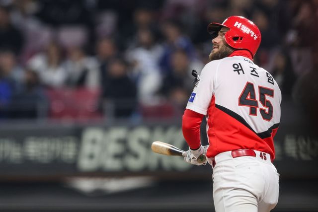 KIA 타이거즈 외국인 타자 패트릭 위즈덤이 2일 광주-KIA챔피언스필드에서 열린 2025 신한 SOL Bank KBO리그 삼성 라이온즈와의 시즌 1차전에 2번타자 겸 1루수로 선발 출전해 3타수 1안타(1홈런) 2타점 1볼넷을 기록했다. KIA 타이거즈