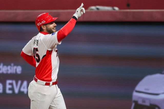 KIA 타이거즈 외국인 타자 패트릭 위즈덤이 2일 광주-KIA챔피언스필드에서 열린 2025 신한 SOL Bank KBO리그 삼성 라이온즈와의 시즌 1차전에 2번타자 겸 1루수로 선발 출전해 3타수 1안타(1홈런) 2타점 1볼넷을 기록했다. KIA 타이거즈