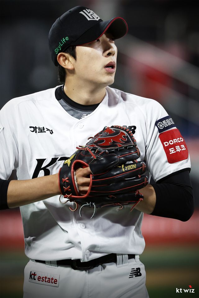 KT 투수 오원석은 2일 수원 KT위즈파크에서 열릴 '2025 신한 SOL Bank KBO 리그' LG전에서 선발 등판할 예정이다. LG전 약세를 이겨내고 팀 승리에 힘을 보탤 수 있을까. 엑스포츠뉴스 DB