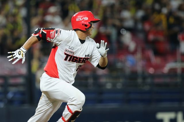 2일 오후 광주-KIA챔피언스필드에서 열리는 '2025 신한 SOL Bank KBO리그' 삼성 라이온즈와 KIA 타이거즈의 경기, 이날 경기를 앞두고 1군에 올라온 KIA 내야수 최정용이 7번타자 겸 2루수로 선발 출전한다. KIA 타이거즈