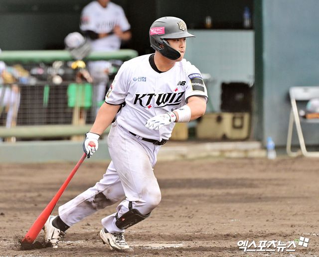 KT 포수 강백호는 2일 수원 KT위즈파크에서 열릴 '2025 신한 SOL Bank KBO 리그' LG전에서 2번 지명타자로 선발 출전한다. 리드오프에서 2번으로 타선을 바꿨다. 엑스포츠뉴스 DB