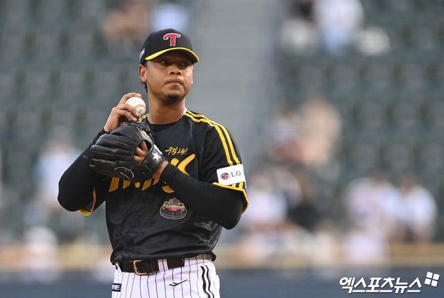 LG 투수 에르난데스는 2일 수원 KT위즈파크에서 열린 '2025 신한 SOL Bank KBO 리그' KT와 정규시즌 첫 번째 맞대결에서 선발 등판했다. 경기 초반 난조를 보이며 ⅔이닝 8실점으로 일찌감치 마운드에서 물러났다. 엑스포츠뉴스 DB