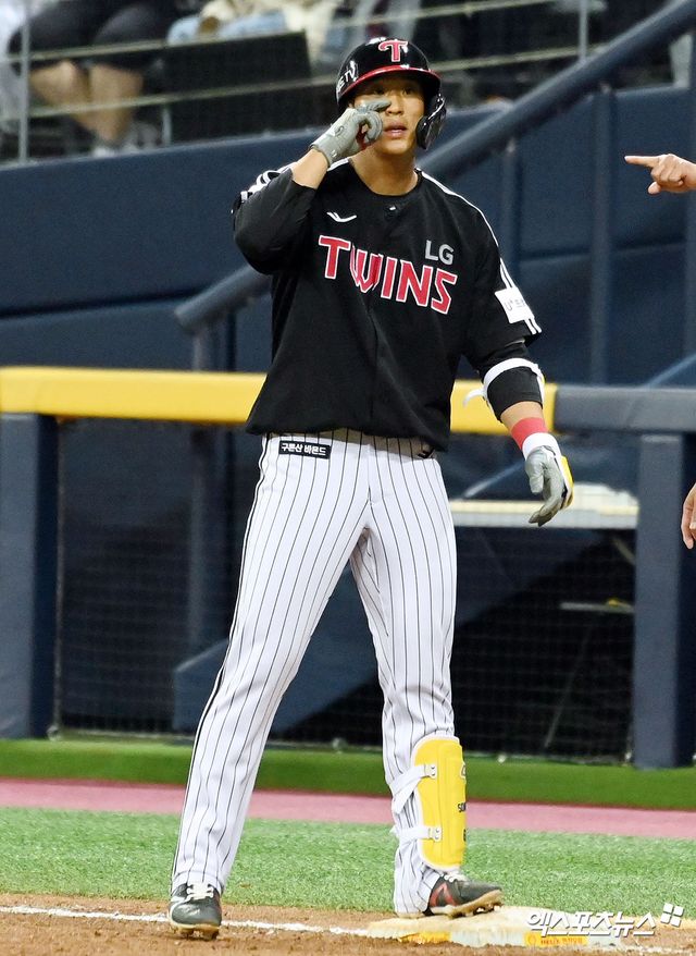 LG 외야수 송찬의는 2일 수원 KT위즈파크에서 열린 '2025 신한 SOL Bank KBO 리그' KT전에서 2번타자 좌익수로 선발 출전한다. 문성주가 허리 통증으로 빠진 자리를 잘 채워주며 라인업에 활력을 불어넣고 있다. 엑스포츠뉴스 DB