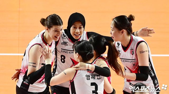 정관장 선수들이 2일 인천 삼산월드체육관에서 열린 흥국생명과의 챔피언결정전 2차전에서 세리머니하고 있다. 엑스포츠뉴스 삼산, 박지영 기자