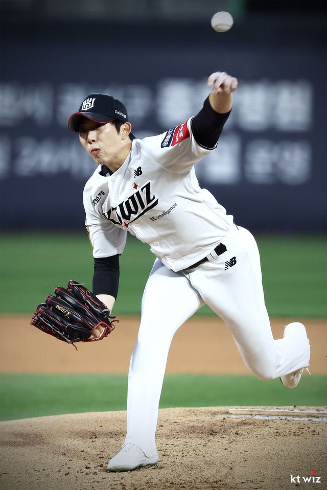 KT 투수 오원석은 2일 수원 KT위즈파크에서 열릴 '2025 신한 SOL Bank KBO 리그' LG전에서 선발 등판할 예정이다. LG전 약세를 이겨내고 팀 승리에 힘을 보탤 수 있을까. 엑스포츠뉴스 DB