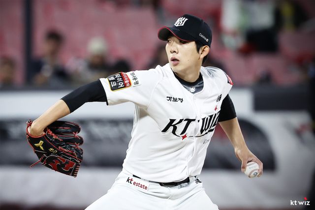 KT 투수 오원석은 2일 수원 KT위즈파크에서 열릴 '2025 신한 SOL Bank KBO 리그' LG전에서 선발 등판할 예정이다. LG전 약세를 이겨내고 팀 승리에 힘을 보탤 수 있을까. 엑스포츠뉴스 DB