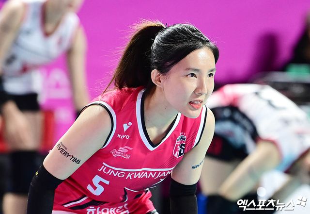 정관장 리베로 노란이 2일 인천 삼산월드체육관에서 흥국생명과 챔피언결정전 2차전을 앞두고 훈련에 임하고 있다. 엑스포츠뉴스 삼산, 박지영 기자