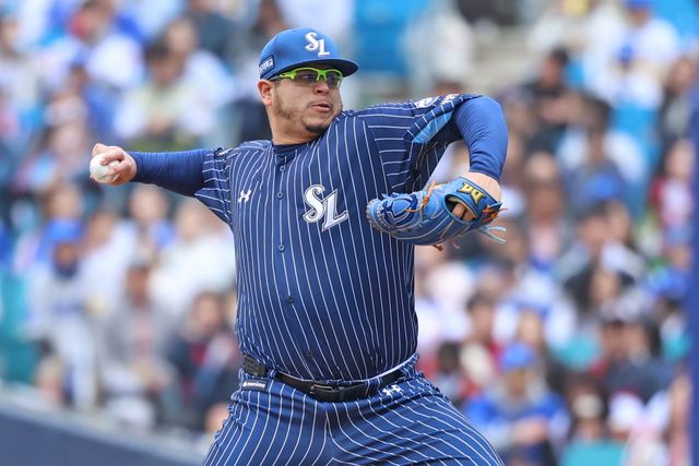 삼성 라이온즈 선발투수 아리엘 후라도가 20일 대구 롯데 자이언츠전에 선발 등판해 투구하고 있다. 삼성 라이온즈