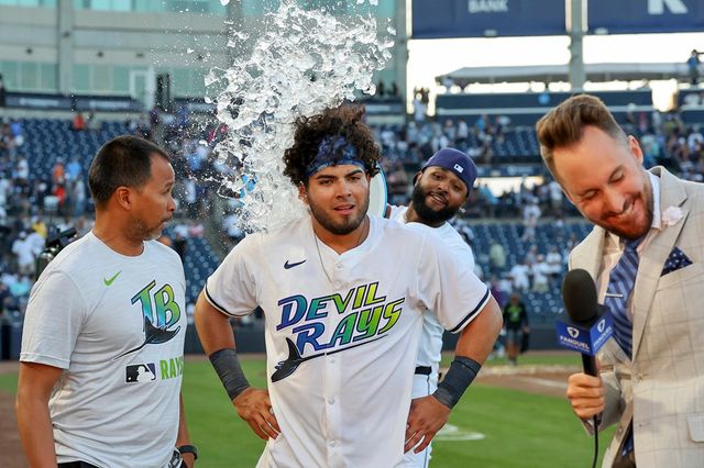 미국 메이저리그 탬파베이 레이스가 20일(한국시간) 미국 플로리다주 탬파의 조지 M. 스타인브레너 필드에서 열린 2025 메이저리그 뉴욕 양키스와의 홈 경기에서 아란다의 연장 10회말 끝내기 홈런으로 10-8 승리를 거뒀다. 사진 연합뉴스