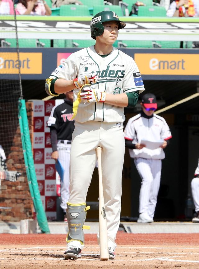 20일 오후 인천SSG랜더스필드에서 열린 '2025 신한 SOL Bank KBO리그' LG 트윈스와 SSG 랜더스의 경기, SSG가 9:3으로 승리하면서 6연패 탈출에 성공했다. SSG 박성한은 4타수 2안타 1타점 2득점을 기록했다. SSG 랜더스