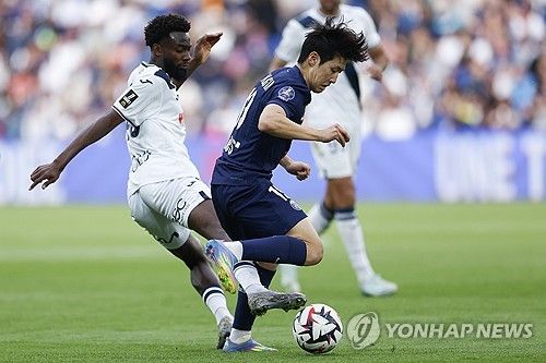 인상적인 모습이 보이지 않았지만, 안정적으로 경기를 소화한 이강인이 파리에 계속 남을 가능성이 커지고 있다.&nbsp; 루이스 엔리케 감독이 이끄는 PSG가 20일(한국시간) 프랑스 파리에 있는 파르크 데 프랭스에서 열린 르아브르와의 2024-2025시즌 리그1 30라운드 맞대결에서 2-1로 승리했다.연합뉴스