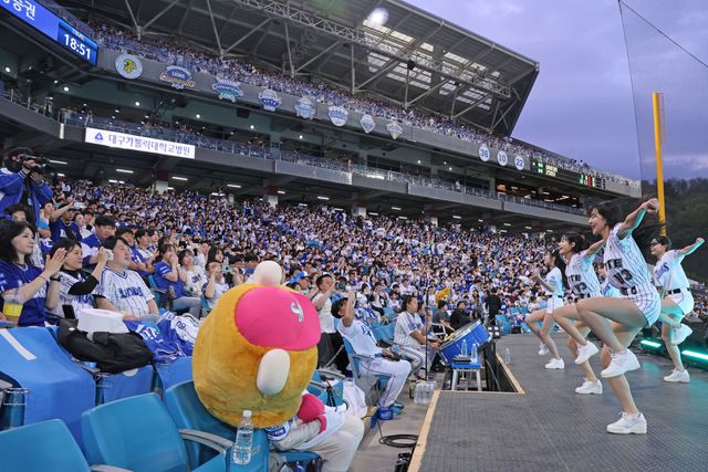 18일부터 20일까지 대구 삼성라이온즈파크에서 열린 삼성 라이온즈와 롯데 자이언츠의 주말 3연전이 모두 매진됐다. 삼성 라이온즈