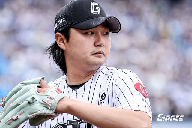 롯데 자이언츠 정철원이 20일 대구 삼성 라이온즈전에 구원 등판해 투구를 준비하고 있다. 롯데 자이언츠