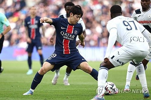 인상적인 모습이 보이지 않았지만, 안정적으로 경기를 소화한 이강인이 파리에 계속 남을 가능성이 커지고 있다.&nbsp; 루이스 엔리케 감독이 이끄는 PSG가 20일(한국시간) 프랑스 파리에 있는 파르크 데 프랭스에서 열린 르아브르와의 2024-2025시즌 리그1 30라운드 맞대결에서 2-1로 승리했다.연합뉴스