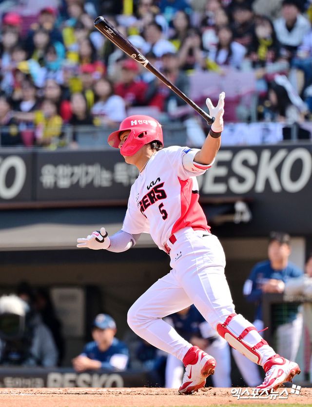 KIA 타이거즈 내야수 김도영이 21일 재검진 결과 햄스트링 부상 부위 완전 회복 판정을 받았다. 김도영은 22일 기술 훈련을 다시 시작해 23일 퓨처스리그 경기 출전으로 1군 복귀 시점을 잡을 전망이다. 엑스포츠뉴스 DB