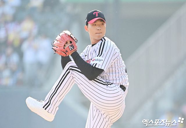 22일 오후 서울 송파구 잠실야구장에서 열린 '2025 신한 SOL Bank KBO리그' 롯데 자이언츠와 LG 트윈스의 경기, 9회초 LG 우강훈이 역투하고 있다. 엑스포츠뉴스 DB