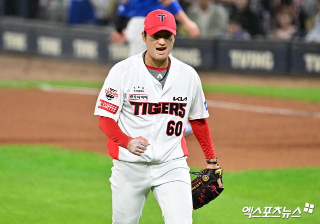 28일 오후 광주기아챔피언스필드에서 열린 '2024 신한 SOL Bank KBO 한국시리즈' 삼성 라이온즈와 KIA 타이거즈의 5차전 경기, 4회초 수비를 마친 KIA 김도현이 더그아웃으로 향하고 있다. 엑스포츠뉴스 DB