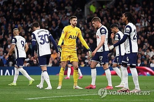 엔지 포스테코글루 감독이 이끄는 토트넘 홋스퍼가 22일(한국시간) 영국 런던에 있는 토트넘 홋스퍼 스타디움에서 열린 노팅엄 포레스트와의 2024-2025시즌 프리미어리그 33라운드 홈 경기에서 1-2로 패했다. 연합뉴스