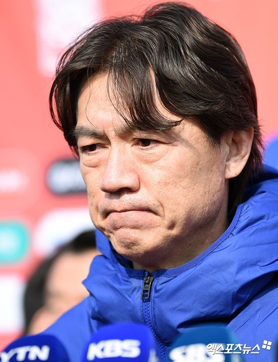 프랑스 매체 '풋메르카토'가 18일(한국시간) 김민재가 프리미어리그로의 이적에 문을 열었다면서 뮌헨을 떠날 가능성을 제기했다.&nbsp;엑스포츠뉴스DB